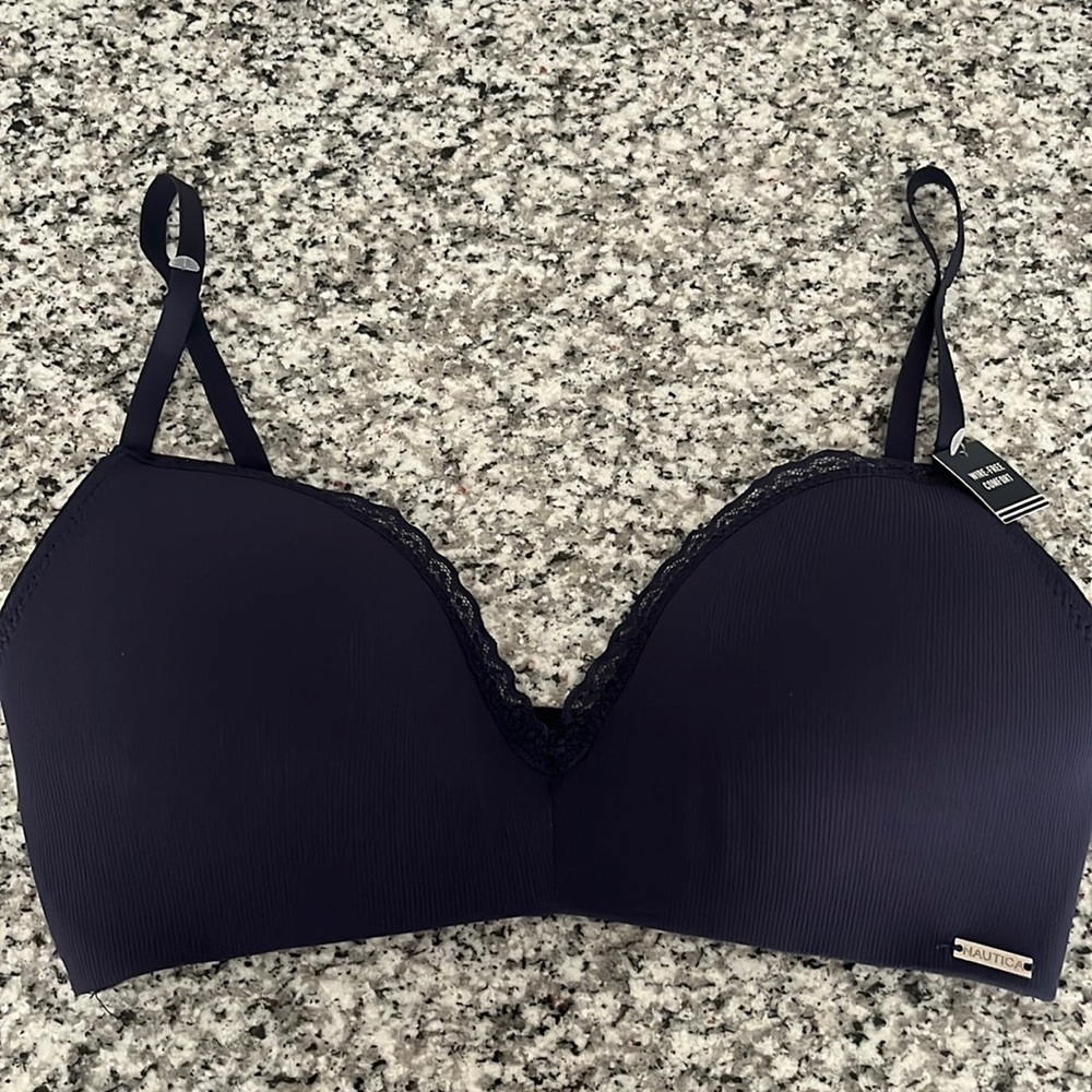 NEVER WORN: Nautica WIRE-FREE bra with adjustable straps